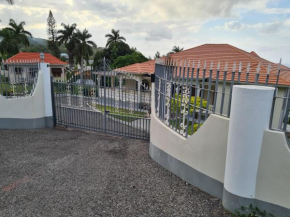 Beautiful 2-Bed Apartment in Montego Bay